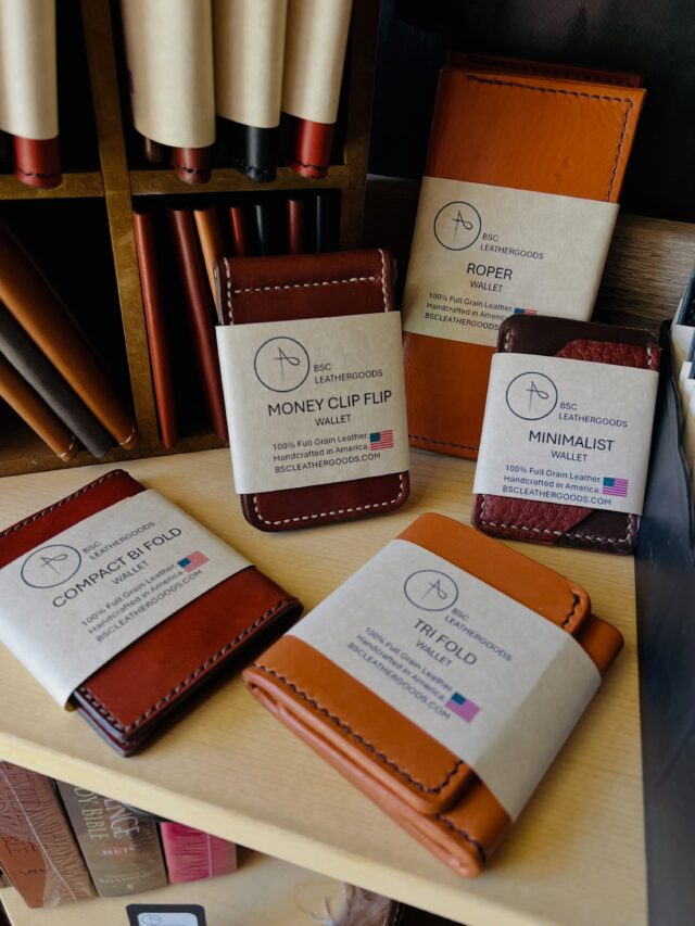 🤩Wallet restock is looking good😎😎
Oh and don’t forget, Father’s Day is coming fast!
Each one is hand sewn and made from 💯 Full Grain @wickettandcraig leathers!! Well… except for a few with ostrich bling😉.
These always fly off the shelf so send me a DM if you want one now and I’ll pull it for you😁
Or better yet, come see us today and tomorrow here @wallawallamusicfest and enjoy the music while you shop!
#music #makersgonnamake #handmade #leatherwallets