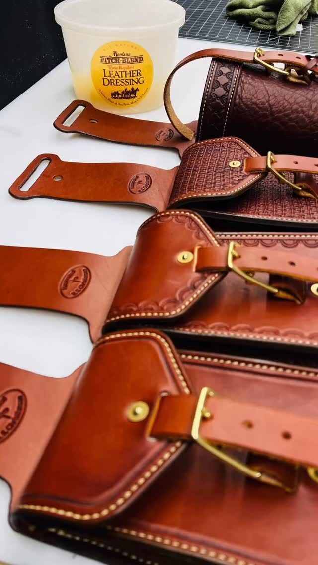 🌲🌲Montana Pitch-Blend 
all-natural leather dressing. 
LOVE THIS STUFF❤️
Pine Pitch, Mink Oil and Beeswax water repellent.
#montanapitchblend 
#allnaturalproducts 
#waterrepellent 
#makersgonnamake 
#bscleathergoods