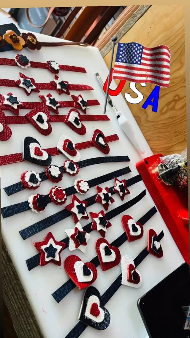 🇺🇸USA Bag Swag!!🥳🥳
Handmade right here in Lydia (our traveling store trailer) at the @wallawallamusicfest come get yours to dress up any bag 👜 or saddle🐴 for the historic 🎉250th year of the USA!🇺🇸 
#america250 
#jesuslovesyou 
#handmadewithlove 
#bscleathergoods 
#wallawallamusicfest